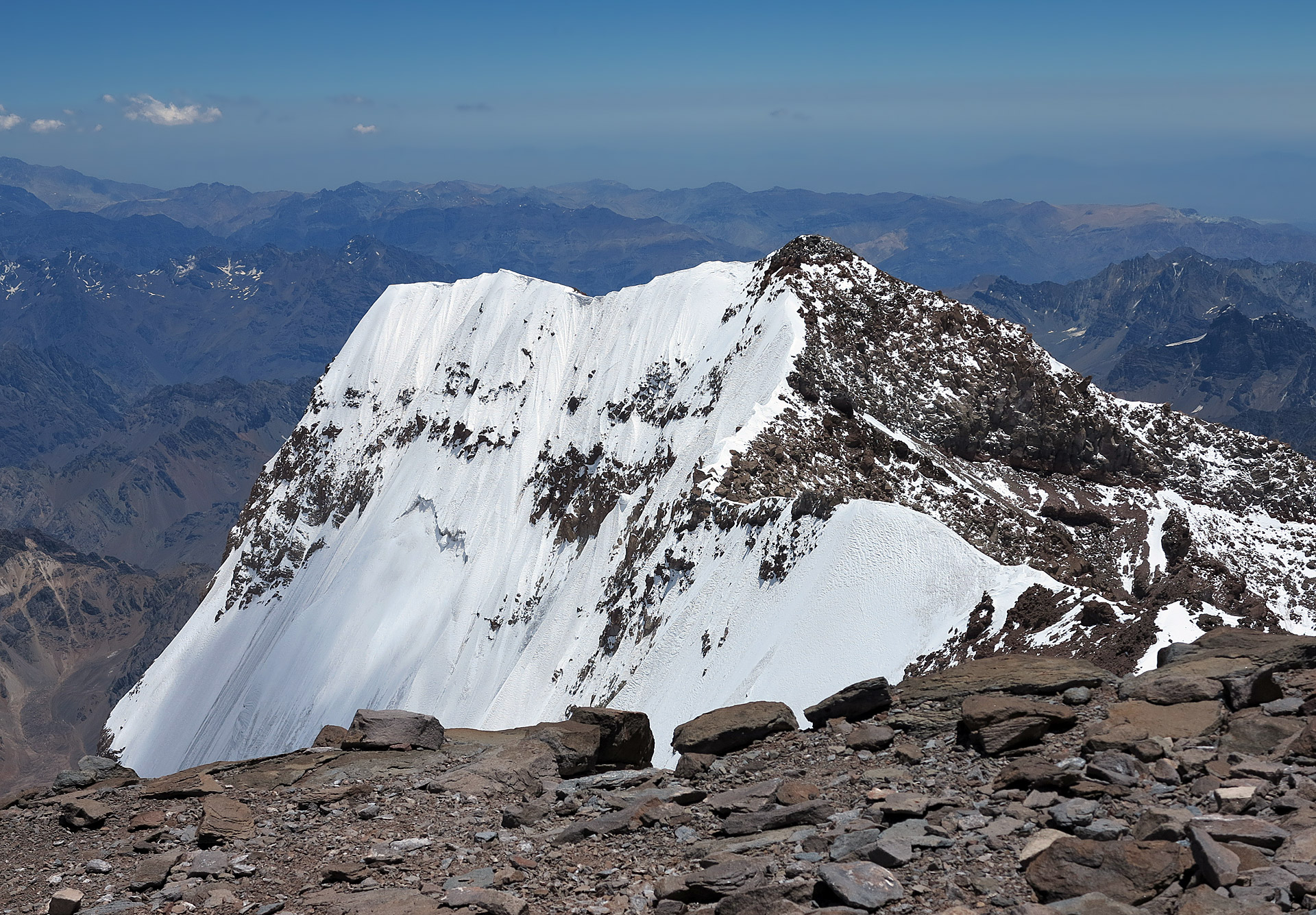 Высшая точка горной системы южной америки. Вершина Аконкагуа. Аргентина гора Аконкагуа. Анды Аконкагуа. Аконкагуа извержение.