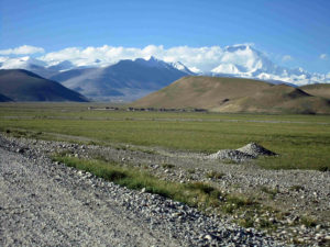 The first view of Cho Oyu from west of Tingri (Ang Jangbu)